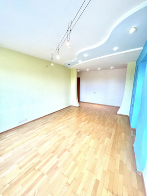 Продам трехкомнатную (3-комн.) квартиру, Парковая ул, 34, Слащево д