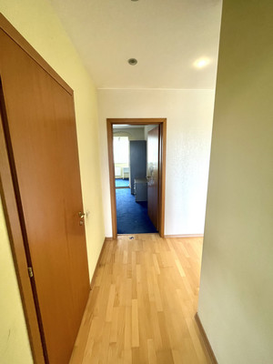 Продам трехкомнатную (3-комн.) квартиру, Парковая ул, 34, Слащево д