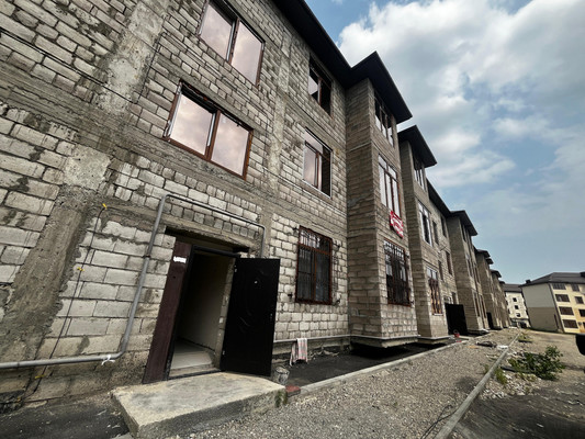 Продам трехкомнатную (3-комн.) квартиру, Головко ул, 200, Нальчик г