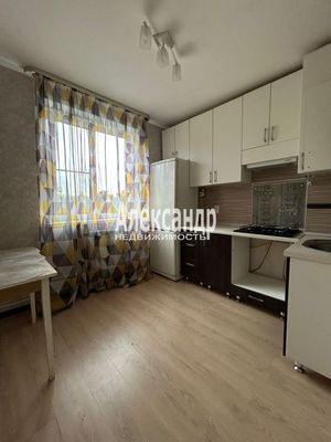 Продам двухкомнатную (2-комн.) квартиру, Центральная ул, 11, Суходолье п