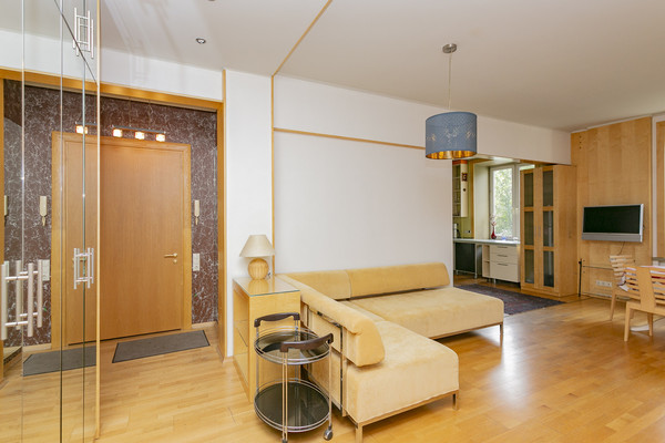 Продам трехкомнатную (3-комн.) квартиру, Рижский проезд, 9, Москва г