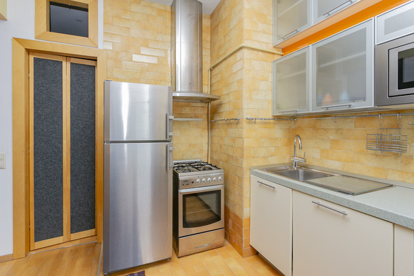 Продам трехкомнатную (3-комн.) квартиру, Рижский проезд, 9, Москва г