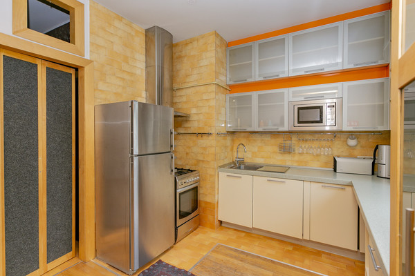 Продам трехкомнатную (3-комн.) квартиру, Рижский проезд, 9, Москва г