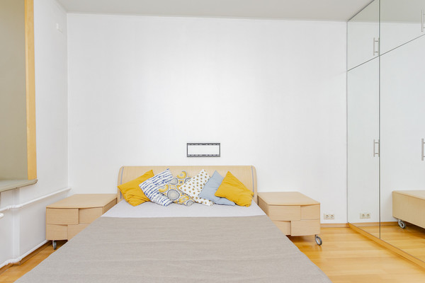 Продам трехкомнатную (3-комн.) квартиру, Рижский проезд, 9, Москва г