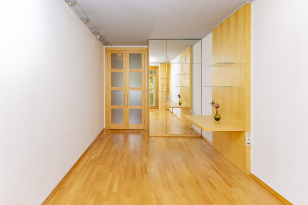 Продам трехкомнатную (3-комн.) квартиру, Рижский проезд, 9, Москва г