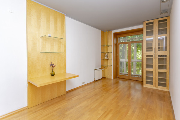 Продам трехкомнатную (3-комн.) квартиру, Рижский проезд, 9, Москва г