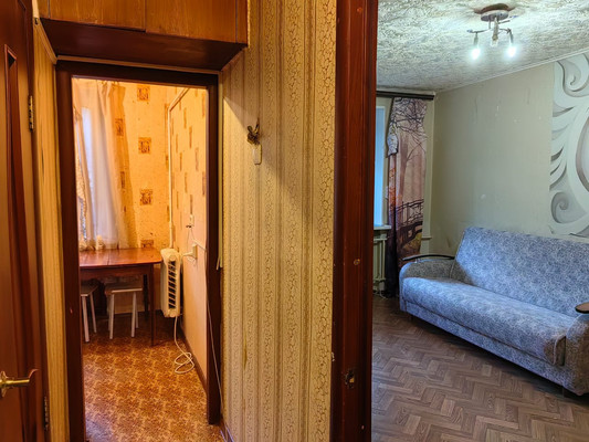 Продам однокомнатную (1-комн.) квартиру, Заводская ул, 2, Лесной рп