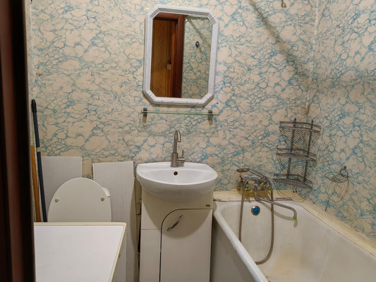 Продам однокомнатную (1-комн.) квартиру, Заводская ул, 2, Лесной рп