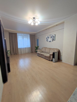 Продам трехкомнатную (3-комн.) квартиру, Ленина пр-кт, 11, Октябрьский г