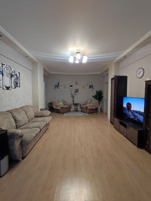 Продам трехкомнатную (3-комн.) квартиру, Ленина пр-кт, 11, Октябрьский г