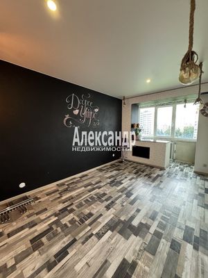 Продам трехкомнатную (3-комн.) квартиру, Испытателей пр-кт, 15к1, Санкт-Петербург г