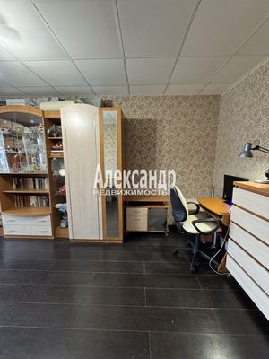 Продам трехкомнатную (3-комн.) квартиру, Испытателей пр-кт, 15к1, Санкт-Петербург г