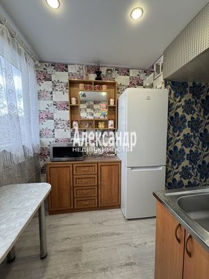 Продам трехкомнатную (3-комн.) квартиру, Испытателей пр-кт, 15к1, Санкт-Петербург г