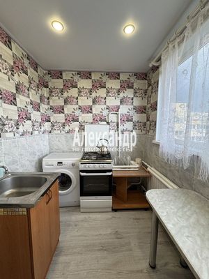 Продам трехкомнатную (3-комн.) квартиру, Испытателей пр-кт, 15к1, Санкт-Петербург г