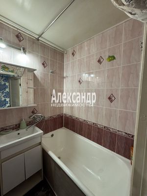 Продам трехкомнатную (3-комн.) квартиру, Испытателей пр-кт, 15к1, Санкт-Петербург г