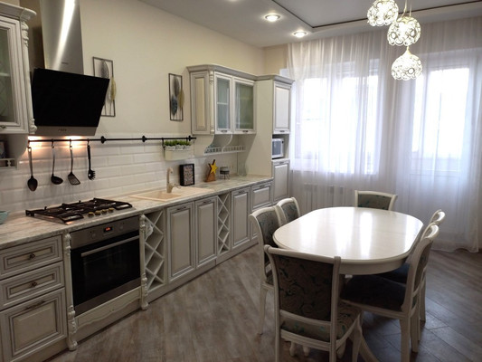 Продам трехкомнатную (3-комн.) квартиру, Гагарина ул, 6, Волгодонск г