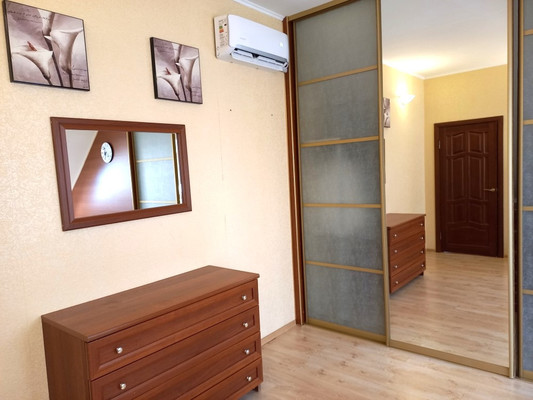Продам трехкомнатную (3-комн.) квартиру, Гагарина ул, 6, Волгодонск г