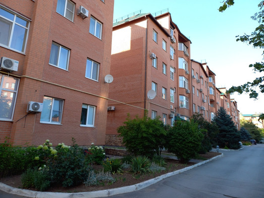 Продам трехкомнатную (3-комн.) квартиру, Гагарина ул, 6, Волгодонск г