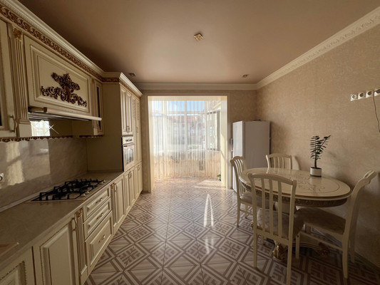 Продам трехкомнатную (3-комн.) квартиру, им. Сижажева М.В. ул, 35, Чегем г