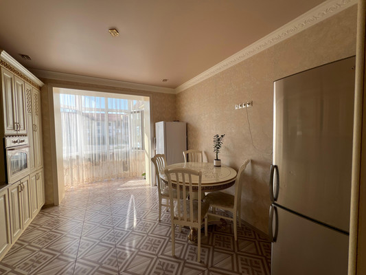 Продам трехкомнатную (3-комн.) квартиру, им. Сижажева М.В. ул, 35, Чегем г