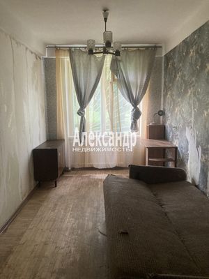 Продам трехкомнатную (3-комн.) квартиру, Колпинская ул, 60к3, Колпино г