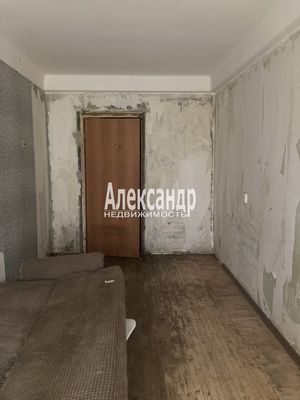 Продам трехкомнатную (3-комн.) квартиру, Колпинская ул, 60к3, Колпино г