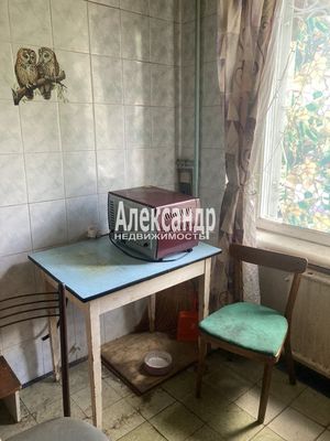 Продам трехкомнатную (3-комн.) квартиру, Колпинская ул, 60к3, Колпино г