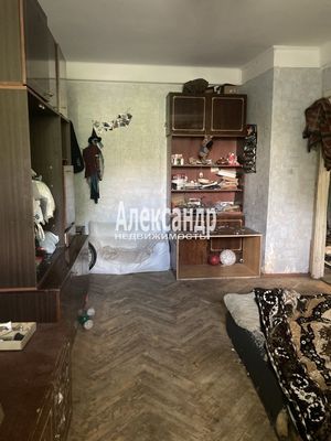 Продам трехкомнатную (3-комн.) квартиру, Колпинская ул, 60к3, Колпино г