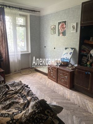 Продам трехкомнатную (3-комн.) квартиру, Колпинская ул, 60к3, Колпино г