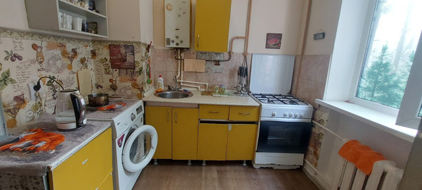 Продам двухкомнатную (2-комн.) квартиру, Клубная ул, 16, Апшеронск г