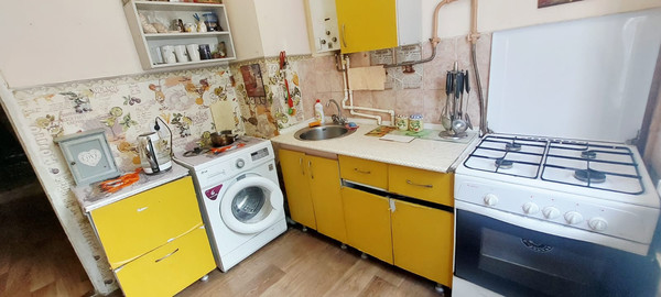 Продам двухкомнатную (2-комн.) квартиру, Клубная ул, 16, Апшеронск г
