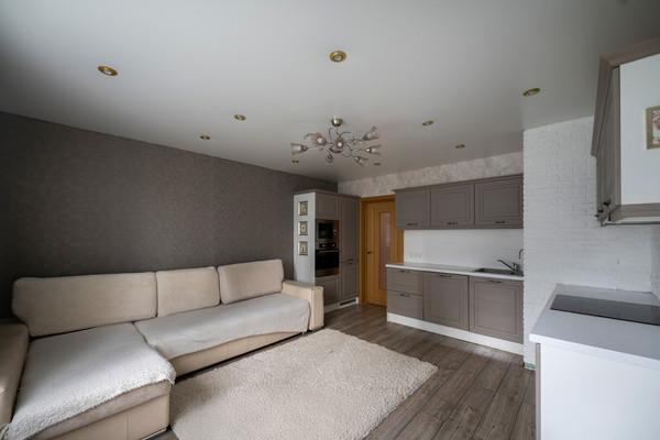 Продам трехкомнатную (3-комн.) квартиру, Кушелевская дор, 3к13, Санкт-Петербург г