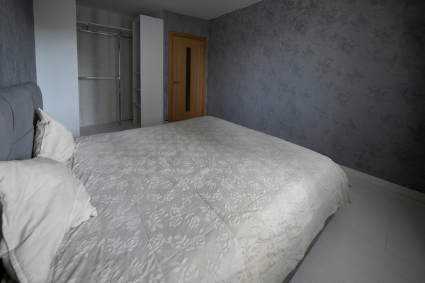 Продам трехкомнатную (3-комн.) квартиру, Кушелевская дор, 3к13, Санкт-Петербург г