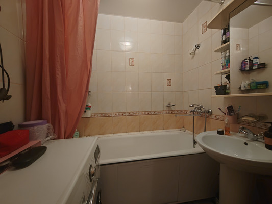 Продам трехкомнатную (3-комн.) квартиру, Тагилстроевская ул, 5, Нижний Тагил г