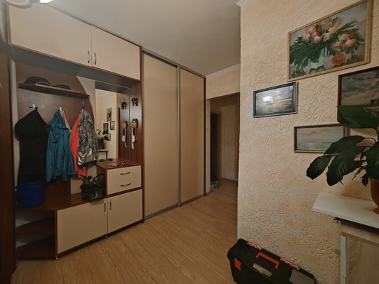 Продам трехкомнатную (3-комн.) квартиру, Тагилстроевская ул, 5, Нижний Тагил г