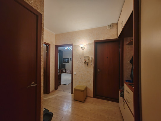 Продам трехкомнатную (3-комн.) квартиру, Тагилстроевская ул, 5, Нижний Тагил г