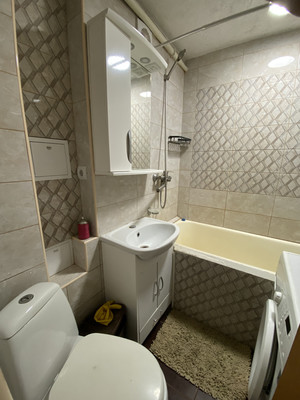 Продам двухкомнатную (2-комн.) квартиру, Черноморская ул, 34, Армавир г