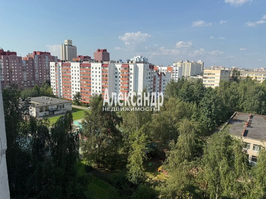 Продам комнату в 3-комн. квартире, Испытателей пр-кт, 15к1, Санкт-Петербург г