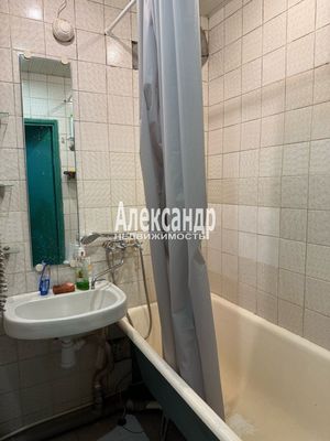 Продам комнату в 3-комн. квартире, Испытателей пр-кт, 15к1, Санкт-Петербург г
