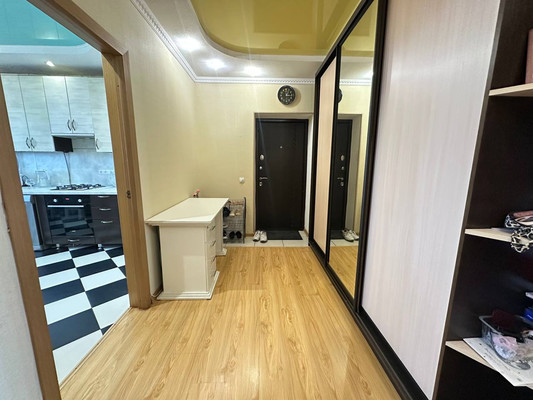Продам двухкомнатную (2-комн.) квартиру, 1 мкр, 22, Кропоткин г