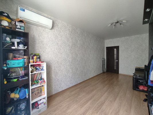 Продам двухкомнатную (2-комн.) квартиру, Измаильская ул, 74к4, Российский п