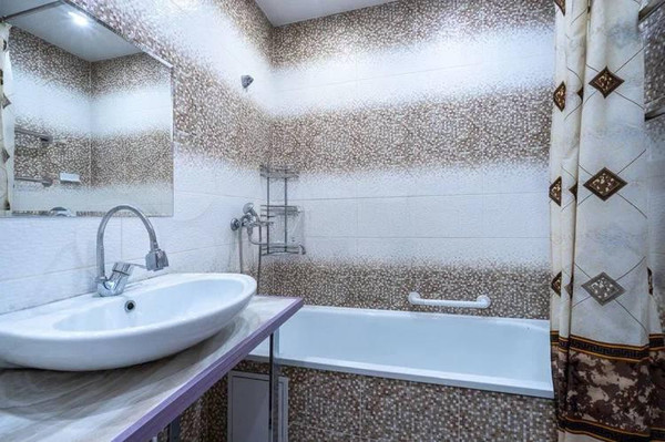 Продам двухкомнатную (2-комн.) квартиру, Гагарина пр-кт, 15/8, Люберцы г