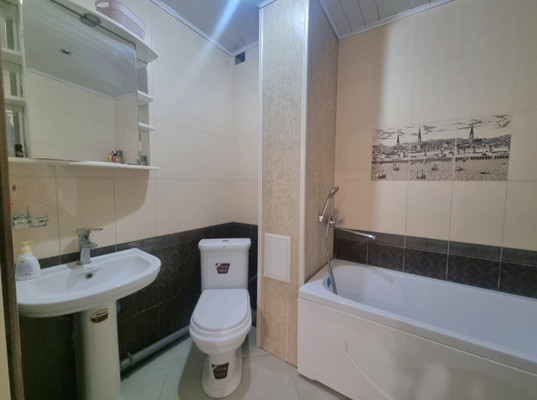 Продам двухкомнатную (2-комн.) квартиру, Калинина ул, 250ка, Нальчик г