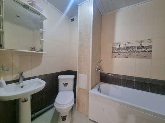 Продам двухкомнатную (2-комн.) квартиру, Калинина ул, 250ка, Нальчик г