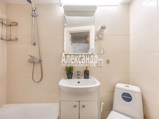 Продам долю в 1-комн. квартире, Загородный пр-кт, 24, Санкт-Петербург г