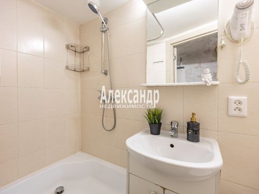 Продам долю в 1-комн. квартире, Загородный пр-кт, 24, Санкт-Петербург г