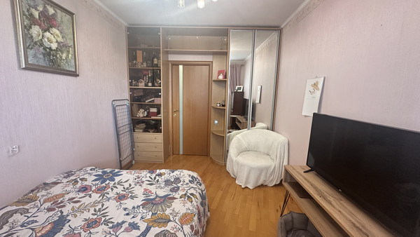 Продам двухкомнатную (2-комн.) квартиру, Авиационная ул, 72к1, Москва г