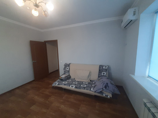 Продам двухкомнатную (2-комн.) квартиру, Индустриальная ул, 28к2, Симферополь г