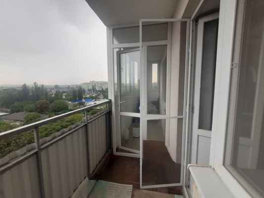 Продам двухкомнатную (2-комн.) квартиру, Индустриальная ул, 28к2, Симферополь г