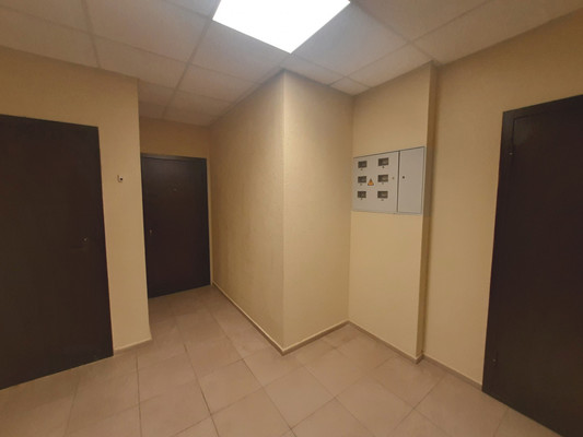 Продам двухкомнатную (2-комн.) квартиру, Индустриальная ул, 28к2, Симферополь г
